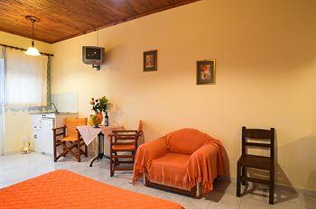 Artemis Studios And Apartments Psarou  المظهر الخارجي الصورة