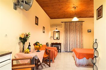 Artemis Studios And Apartments Psarou  المظهر الخارجي الصورة